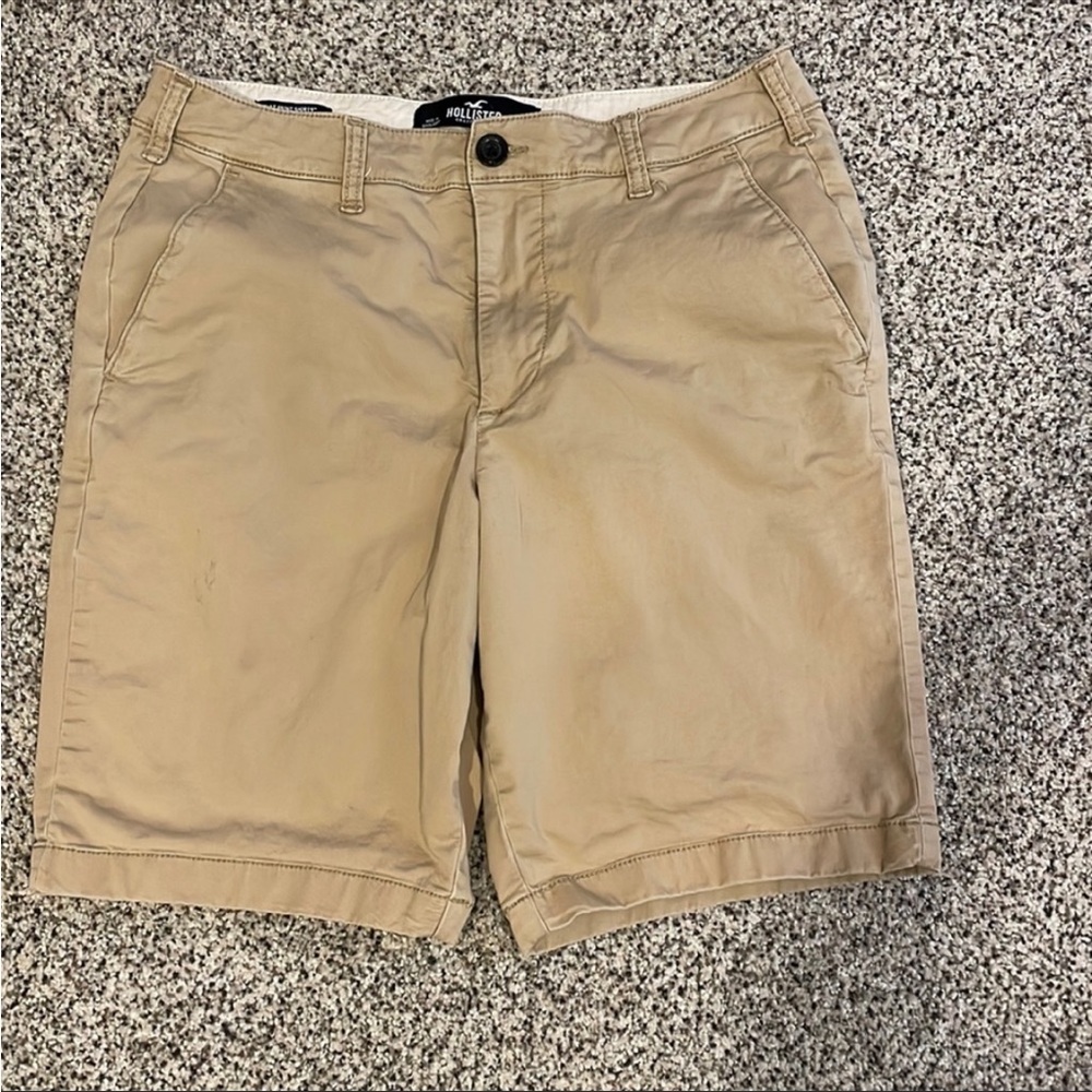 Men’s Hollister long flat front khaki
